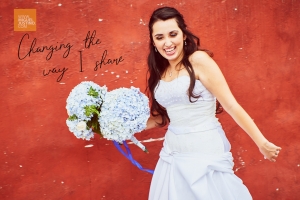 Happy bride laughing in front of a red wall in Antigua Guatemala